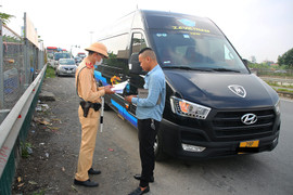 Lái xe 16 chỗ cần có bằng hạng gì?