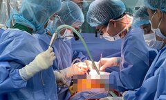 Cứu sống người phụ nữ ngừng thở, ngừng tim khi đang chờ phẫu thuật