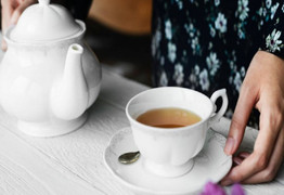 Pha trà bồ công anh cho chồng giải khát, vô tình đầu độc chồng