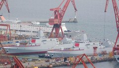 Trung Quốc trang bị vũ khí cho 5 tàu khu trục cùng lúc chỉ trong một ụ tàu