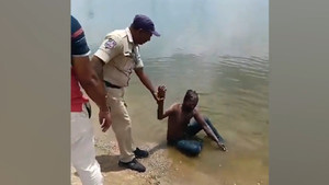 Say rượu nằm bất động dưới hồ, người đàn ông bị nhầm là nạn nhân đuối nước