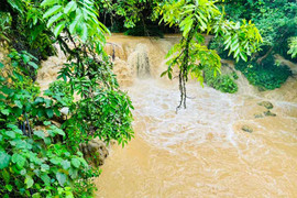 Thủy điện xả nước làm du khách suýt bị cuốn trôi: Yêu cầu lắp thêm loa cảnh báo