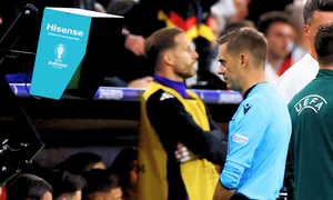 Chi tiết 3 tình huống kiểm tra VAR trận Đức thắng Scotland