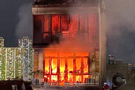 Hà Nội: Hiện trường vụ cháy nhà 6 tầng trên phố Định Công Hạ