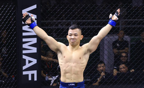 Đào Hồng Sơn hạ học trò Johnny Trí Nguyễn, lập kỷ lục MMA Việt Nam