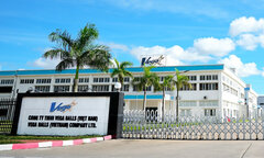 Nhiều công nhân đang làm việc bất ngờ buồn nôn phải nhập viện