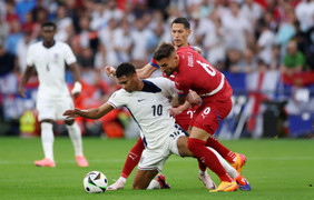 Trực tiếp bóng đá Anh 1-0 Serbia: Bóng dội xà ngang