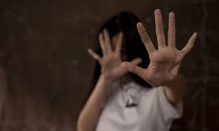 Bị 'cắm sừng' và đòi ly hôn, chồng đánh vợ liên tục để trút giận, gây án mạng