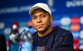 Đối thủ dọa sẽ khiến Mbappe 'phải đau khổ'