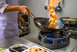 Hướng dẫn kỹ thuật xóc chảo điệu nghệ như đầu bếp