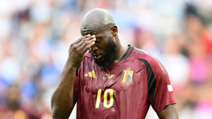 Bắt trọn từng khoảnh khắc vụng về, xui xẻo biến Lukaku thành trò cười