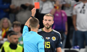 Cầu thủ đầu tiên bị phạt nguội tại EURO 2024 là ai?