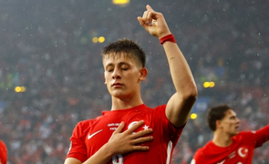 Cầu thủ 19 tuổi phá kỷ lục của Ronaldo là ai?