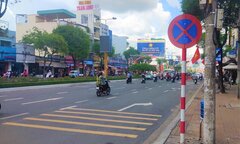 Đi thẳng ở làn dành cho xe rẽ phải có bị phạt?