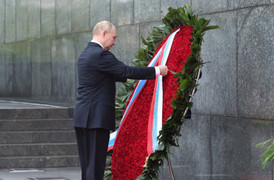 Tổng thống Nga Putin viếng Lăng Chủ tịch Hồ Chí Minh
