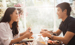 Chàng trai lương 50 triệu đồng cay đắng cảnh báo 'bẫy ăn chực' trên app hẹn hò