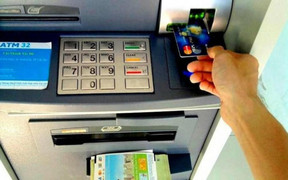Trong cây ATM thường có bao nhiêu tiền?