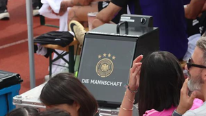 Bí mật về chiếc 'lò nướng giày' đặc biệt của tuyển Đức