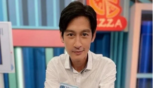 Nam diễn viên quỳ gối trước cửa đài truyền hình, xin được đóng phim trở lại