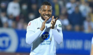 Kỷ lục gia Rafaelson nhận 4 giải thưởng V.League