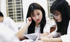 Sĩ tử ăn ngủ tại trường, tận dụng từng giây từng phút ôn thi tốt nghiệp THPT