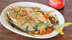 Cách làm cá chim sốt nước tương đơn giản