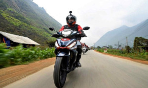 Cách tắt máy xe côn tay đúng cách khi dừng đèn đỏ