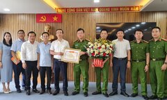 Bộ GD&ĐT tặng bằng khen cho công an Đà Nẵng triệt phá đường dây SGK giả