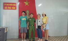 Công an xã ở Quảng Nam giúp du khách Hàn Quốc đoàn tụ với gia đình
