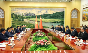 'Việt Nam và Trung Quốc là láng giềng gần gũi, núi liền núi, sông liền sông'