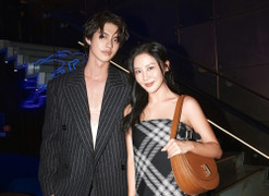 Văn Mai Hương khoe vai trần quyến rũ, hội ngộ loạt sao châu Á