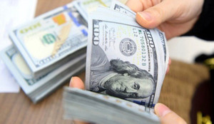 Giá USD 'chợ đen' tiếp tục tăng mạnh