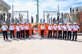 EVNNPC gắn biển công trình TBA 110kV Yên Lạc chào mừng 55 năm thành lập