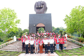 Chuyến thăm đặc biệt của doanh nhân Việt Nam tại Hàn Quốc tới Vùng 5 Hải quân