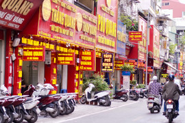 Vàng 'chợ đen' giá cao ngất, dễ bán, khó mua