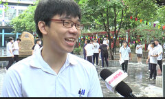 Thí sinh 'trúng tủ' môn Văn, khoe viết bài 'gần gãy cả tay'