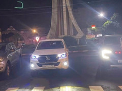 Gia Lai: Tài xế xe bán tải 'biểu diễn' drift gây náo loạn tại bùng binh Đắk Đoa