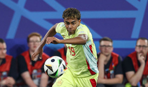 Thần đồng Tây Ban Nha: Được so sánh với Messi có thể hại cầu thủ