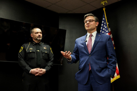 Chủ tịch Hạ viện Mỹ kêu gọi xem xét phế truất Tổng thống Biden