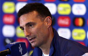 Thầy của Messi bị cấm chỉ đạo Copa America vì lỗi nghiệp dư