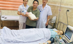Cứu sống sản phụ sốc mất máu do rau cài răng lược, vỡ tử cung