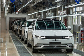 Thị trường chạm đáy, nhiều mẫu ô tô tiếp tục giảm giá