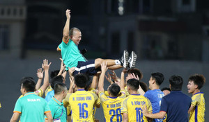 V.League 2023/2024 hạ màn: Tránh suất play-off hấp dẫn hơn đua vô địch