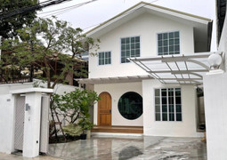 Mẫu nhà phố tông trắng tinh khôi