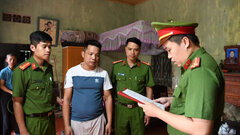 Vụ bé 11 tuổi bị mẹ và nhân tình đánh đập: Bắt tạm giam một đối tượng