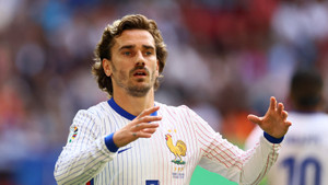 Đội tuyển Pháp sút 10 trúng 1, chỉ ghi bàn nhờ phản lưới, phạt đền