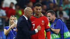 HLV Martinez: Ronaldo dạy chúng ta bài học về lòng quyết tâm