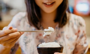 Cách ăn cơm thoải mái không lo tăng đường huyết