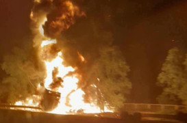 Xe bồn chở xăng bị lật, bốc cháy ngùn ngụt trên cao tốc Hà Nội - Hải Phòng