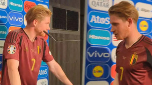 De Bruyne bỏ họp báo, mắng phóng viên là 'thằng ngốc'